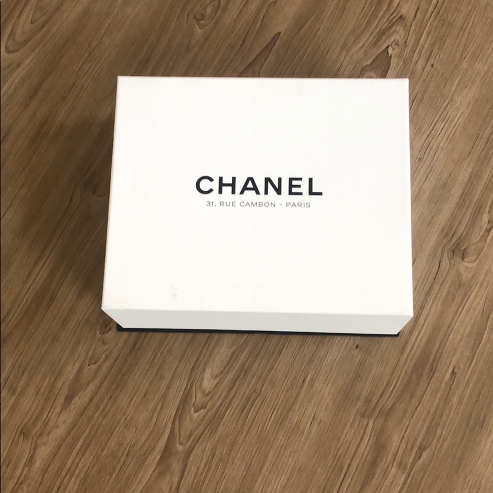 Chanel boy bag box